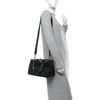 CHRISTIAN DIOR Calfskin Cannage Medium The Lady 95.22 Black CHRISTIAN DIOR Calfskin Cannage Medium The Lady 95.22 Black