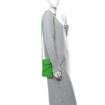 ALEXANDER MCQUEEN Calfskin The Curve Micro Crossbody Pouch Bag Kelly Green ALEXANDER MCQUEEN Calfskin The Curve Micro Crossbody Pouch Bag Kelly Green