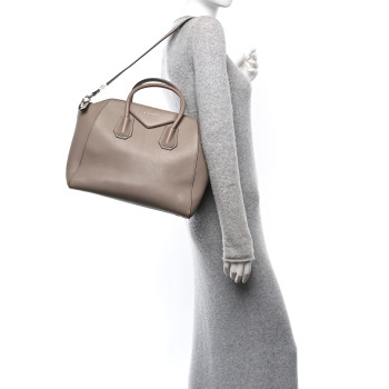 GIVENCHY Sugar Goatskin Medium Antigona Mastic