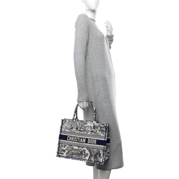 CHRISTIAN DIOR Canvas Embroidered Medium Dioriviera Toile De Jouy Book Tote Blue CHRISTIAN DIOR Canvas Embroidered Medium Dioriviera Toile De Jouy Book Tote Blue