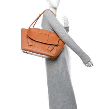 BOTTEGA VENETA French Calfskin Maxi Intrecciato Medium Arco Caramel