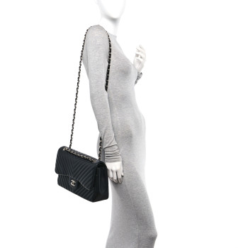 CHANEL Lambskin Chevron Quilted Jumbo Double Flap Black